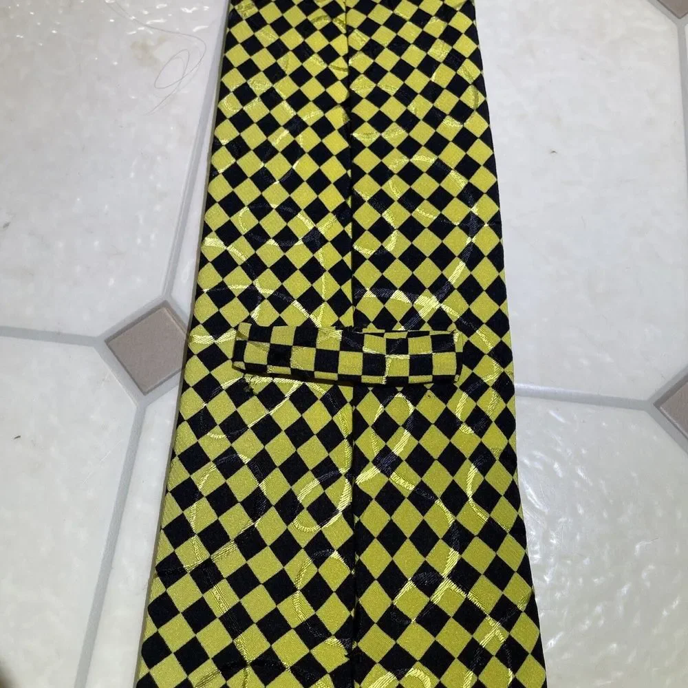 Brioni Men's Silk Neck Tie Gold Geometric Pattern Made‎ In Italy
